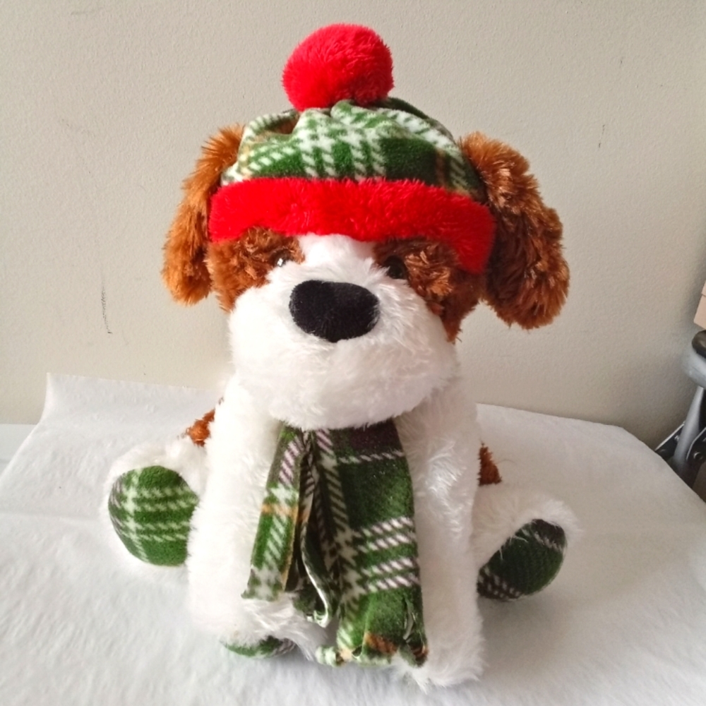 Gentle Treasures St Judes 2021 Quinn Stuffed Dog Plush 14” Green Plaid Hat Scarf